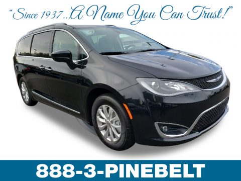 Brilliant Black Crystal Pearl Chrysler Pacifica Touring L.  Click to enlarge.