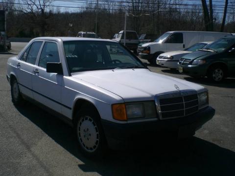 White Mercedes-Benz 190 Class 190E 2.6.  Click to enlarge.