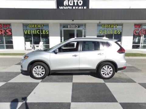Brilliant Silver Nissan Rogue SV.  Click to enlarge.