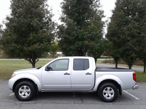 Brilliant Silver Metallic Nissan Frontier SV Crew Cab 4x4.  Click to enlarge.