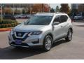 Front 3/4 View of 2018 Nissan Rogue SV #3