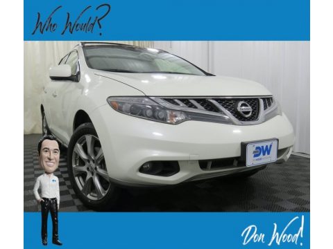 Pearl White Nissan Murano LE.  Click to enlarge.