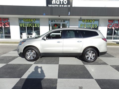 Champagne Silver Metallic Chevrolet Traverse LT.  Click to enlarge.