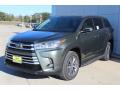 Front 3/4 View of 2019 Toyota Highlander XLE #4
