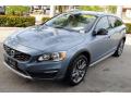 Front 3/4 View of 2018 Volvo V60 Cross Country T5 AWD #4