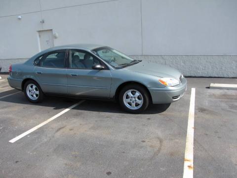 Light Tundra Metallic Ford Taurus SE.  Click to enlarge.