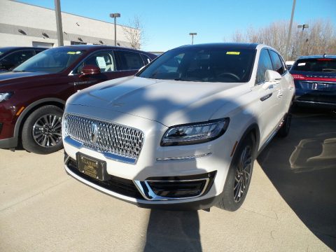 Ceramic Pearl Lincoln Nautilus Reserve AWD.  Click to enlarge.