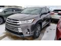 Front 3/4 View of 2019 Toyota Highlander Hybrid XLE AWD #1