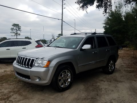 Bright Silver Metallic Jeep Grand Cherokee Limited 4x4.  Click to enlarge.