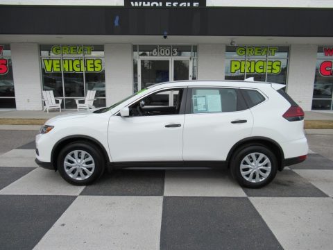 Glacier White Nissan Rogue S.  Click to enlarge.