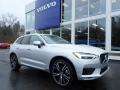 Front 3/4 View of 2019 Volvo XC60 T5 AWD R-Design #1