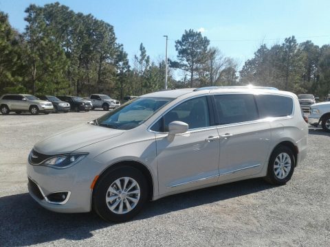 Luxury White Pearl Chrysler Pacifica Touring L.  Click to enlarge.