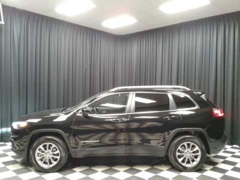 Diamond Black Crystal Pearl Jeep Cherokee Latitude Plus 4x4.  Click to enlarge.