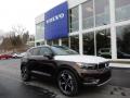 Front 3/4 View of 2019 Volvo XC40 T5 Inscription AWD #1