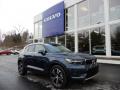 Front 3/4 View of 2019 Volvo XC40 T5 Inscription AWD #1