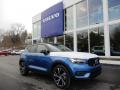 Front 3/4 View of 2019 Volvo XC40 T5 R-Design AWD #1