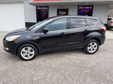 Tuxedo Black Metallic Ford Escape SE 1.6L EcoBoost 4WD.  Click to enlarge.