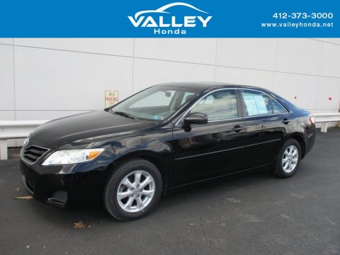 Black Toyota Camry SE.  Click to enlarge.