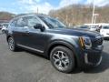 Front 3/4 View of 2020 Kia Telluride EX AWD #9