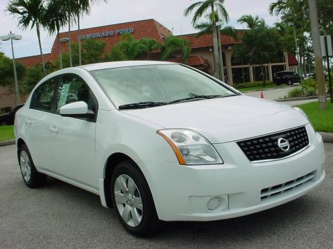 White Nissan Sentra 2010. White Nissan Sentra 2010.