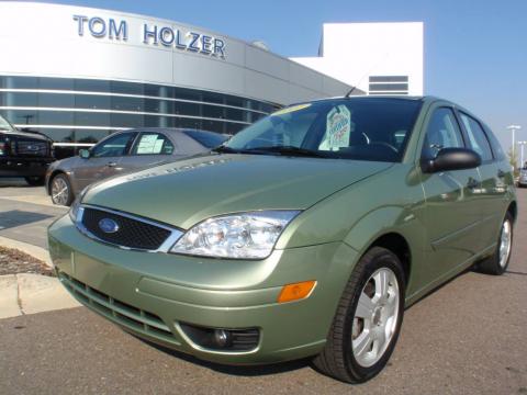 Kiwi Green Metallic Ford Focus ZX5 SES Hatchback.  Click to enlarge.