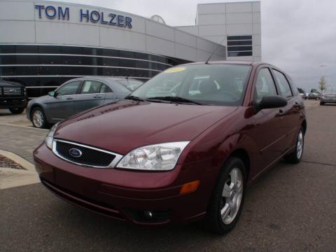 Dark Toreador Red Metallic Ford Focus ZX5 SES Hatchback.  Click to enlarge.