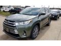 Front 3/4 View of 2019 Toyota Highlander XLE AWD #1