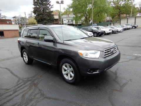 Magnetic Gray Metallic Toyota Highlander 4WD.  Click to enlarge.