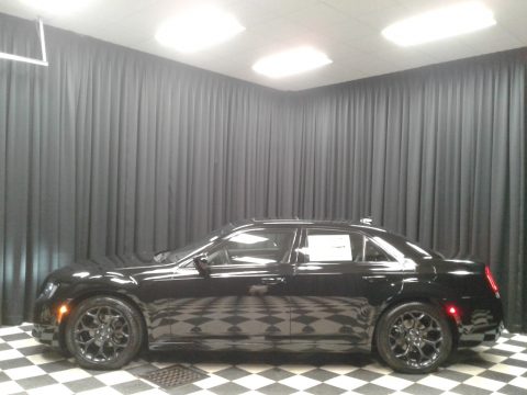 Gloss Black Chrysler 300 S.  Click to enlarge.