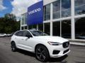 Front 3/4 View of 2020 Volvo XC60 T6 AWD #1