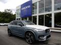 Front 3/4 View of 2020 Volvo XC90 T6 AWD R Design #1