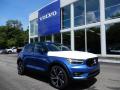 Front 3/4 View of 2020 Volvo XC40 T5 R-Design AWD #1