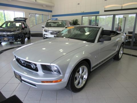 Brilliant Silver Metallic Ford Mustang V6 Convertible.  Click to enlarge.
