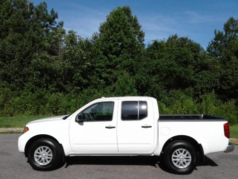 Glacier White Nissan Frontier SV Crew Cab 4x4.  Click to enlarge.