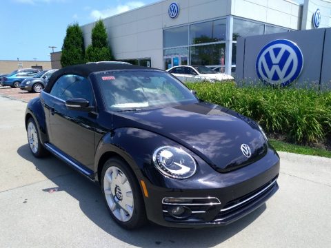 Deep Black Pearl Volkswagen Beetle SE Convertible.  Click to enlarge.