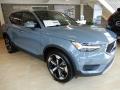 Front 3/4 View of 2020 Volvo XC40 T5 Momentum AWD #1 Front 3/4 View of 2020 Volvo XC40 T5 Momentum AWD #1