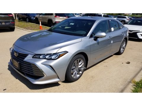 Celestial Silver Metallic Toyota Avalon XLE.  Click to enlarge.