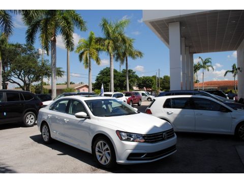 Pure White Volkswagen Passat SE.  Click to enlarge.