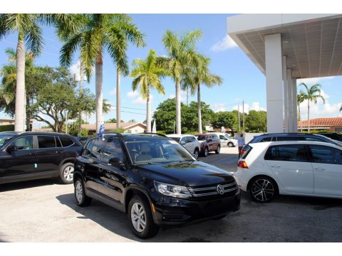 Deep Black Pearl Volkswagen Tiguan S.  Click to enlarge.