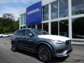 Front 3/4 View of 2020 Volvo XC90 T6 AWD Momentum #1