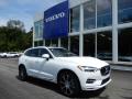 Front 3/4 View of 2020 Volvo XC60 T6 AWD Inscription #1