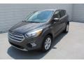 Front 3/4 View of 2019 Ford Escape SE #4