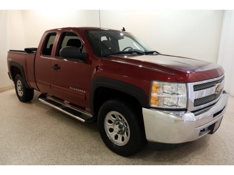 Deep Ruby Metallic Chevrolet Silverado 1500 LT Extended Cab 4x4.  Click to enlarge.