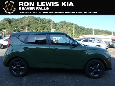 Undercover Green Kia Soul EX.  Click to enlarge.