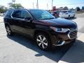 Front 3/4 View of 2020 Chevrolet Traverse LT AWD #3