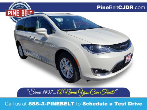 Luxury White Pearl Chrysler Pacifica Touring L.  Click to enlarge.