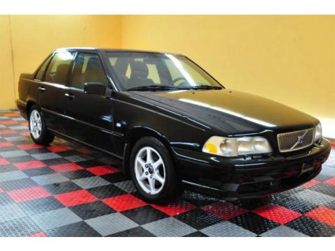 Black Volvo S70 .  Click to enlarge.