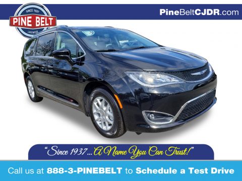 Brilliant Black Crystal Pearl Chrysler Pacifica Touring L.  Click to enlarge.