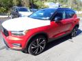 Front 3/4 View of 2020 Volvo XC40 T5 R-Design AWD #5