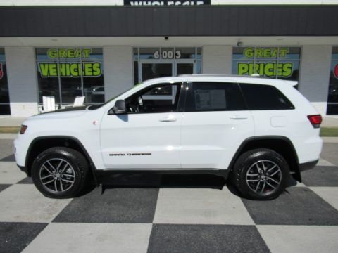 Bright White Jeep Grand Cherokee Trailhawk 4x4.  Click to enlarge.